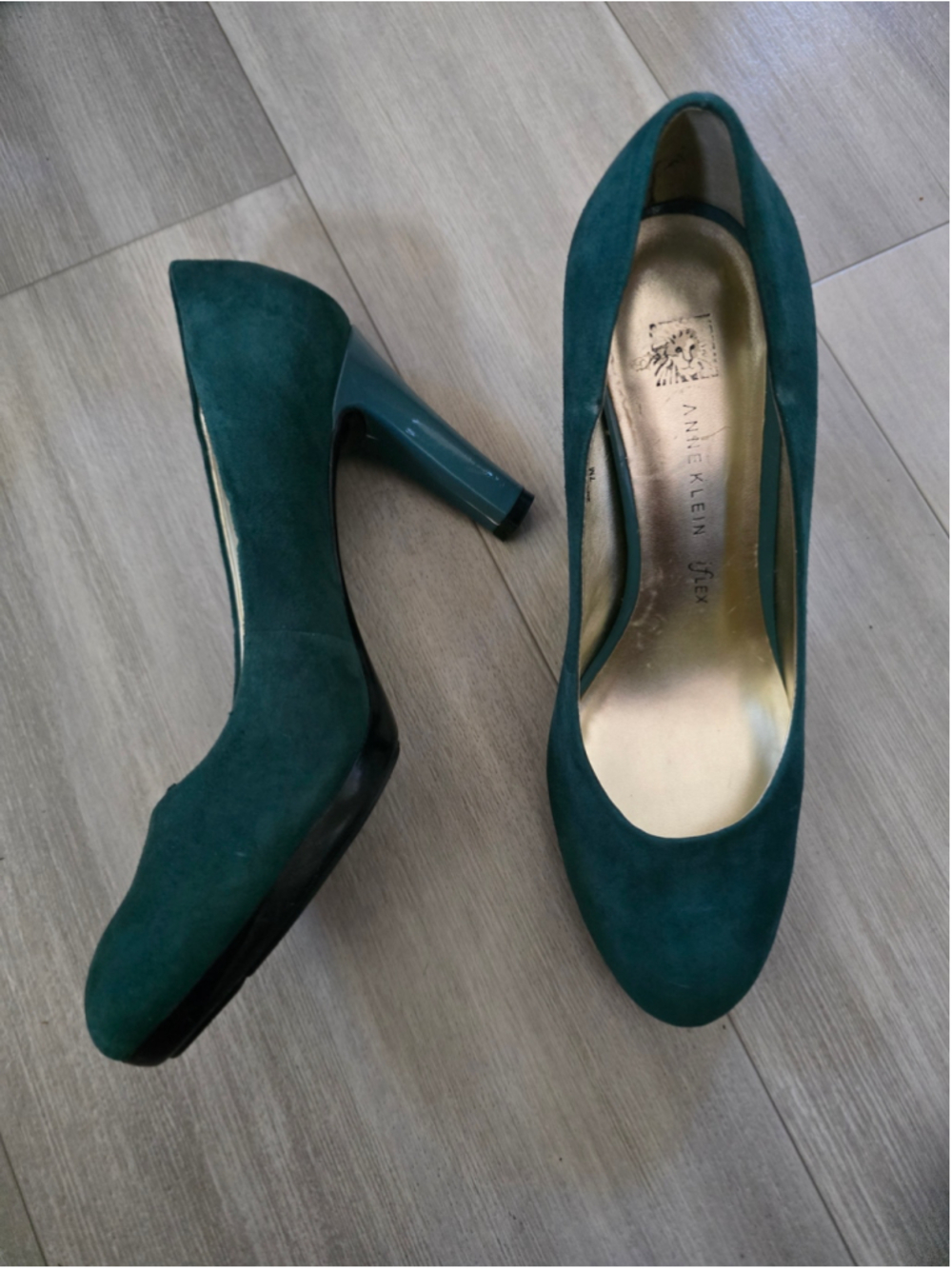 Women's Anne Klein Green Suede Heels Size 7